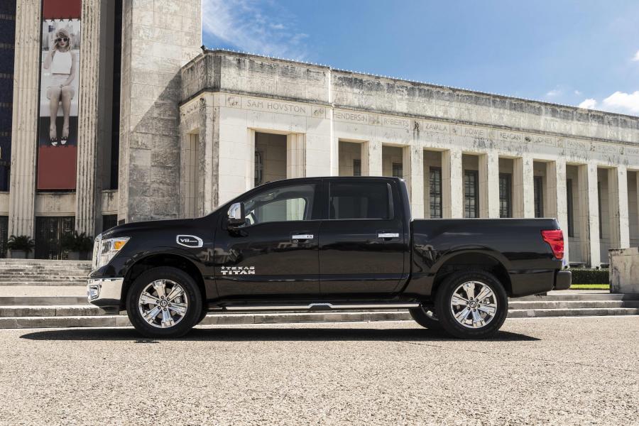  Nissan Texas Titan Crew Cab 2016 года  (фото 2 из 20)